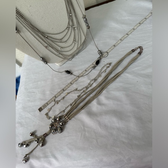 Group of four coordinating silver and gray bead necklaces - Picture 4 of 7